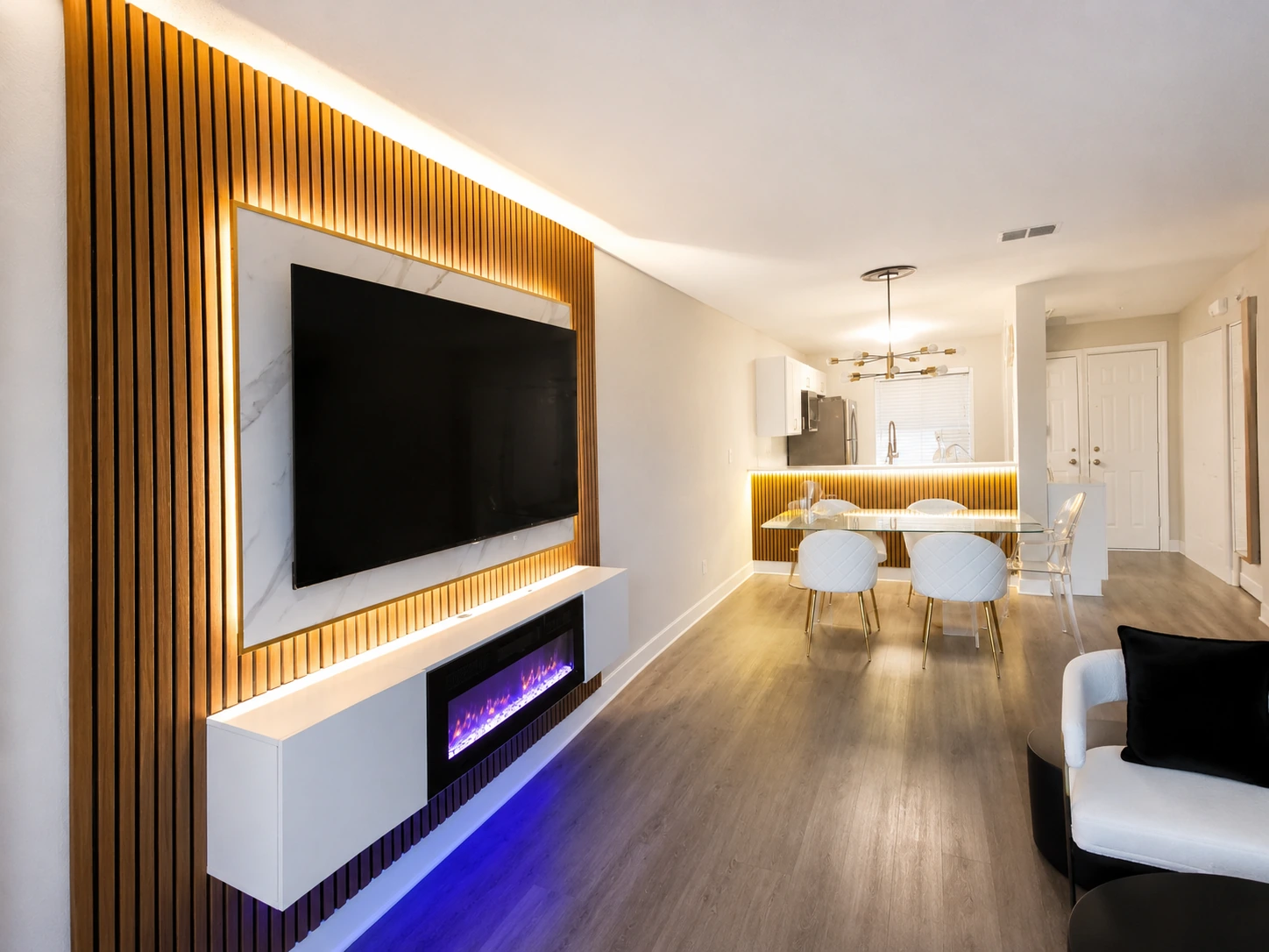 sala_contemporánea_con_iluminación_ambiental